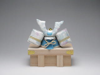 透彩兜飾り　置物　