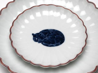 ねこ（三日月）　菊割皿