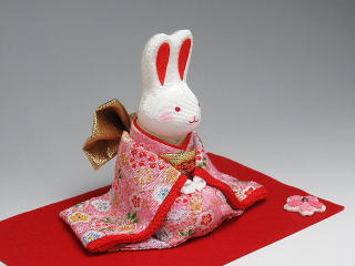 晴れ着兎　置物