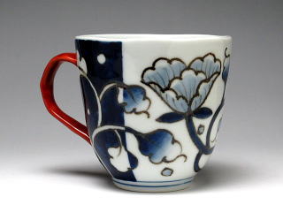 染付二方牡丹（赤）　マグカップ