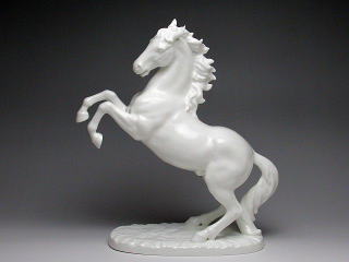 跳ね馬　置物