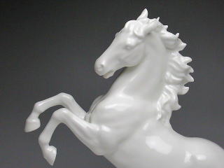 跳ね馬　置物