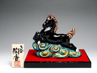 雲乗り午　置物