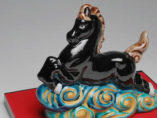 雲乗り午　置物