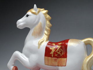 赤金彩午　置物