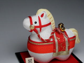 福鈴午（白）　置物