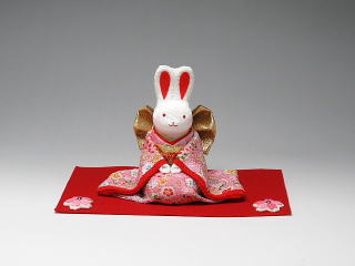晴れ着兎　置物