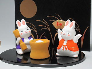 餅つきうさぎ　置物